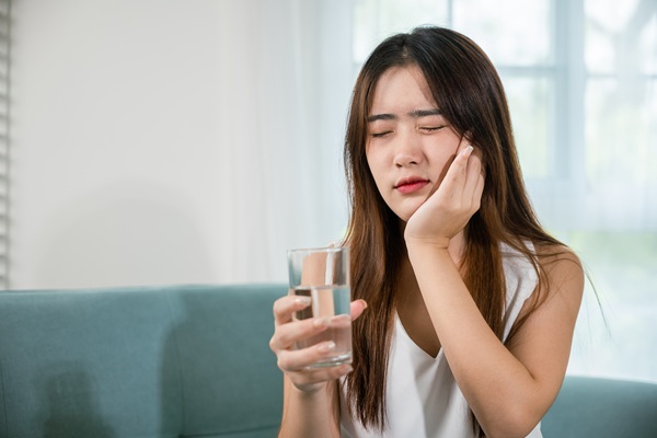 A Guide To Oral Hygiene After Tooth Extractions